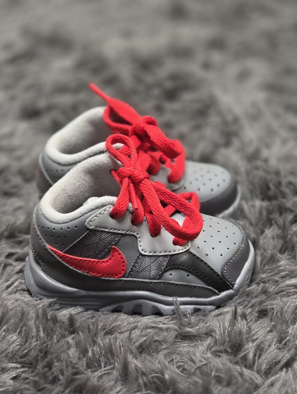 Nike Infant Sneaker. Size 3. EUC